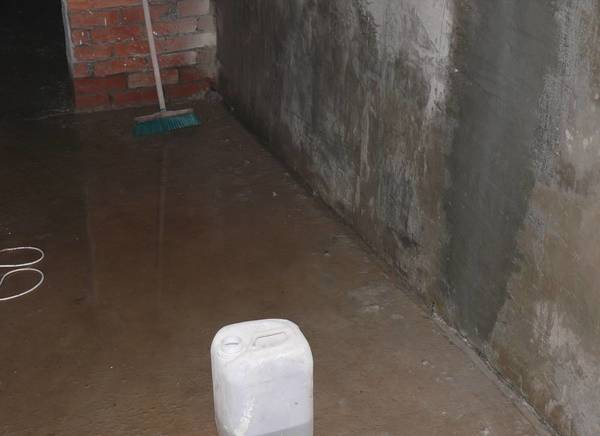 Фото Добавка в бетон для повышения водонепронецаемости