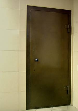 Фото Двери к комнатам хранения наркотических средств