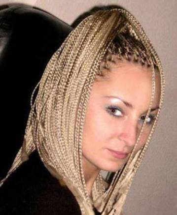Фото Плетение афрокосичек с применением зизи