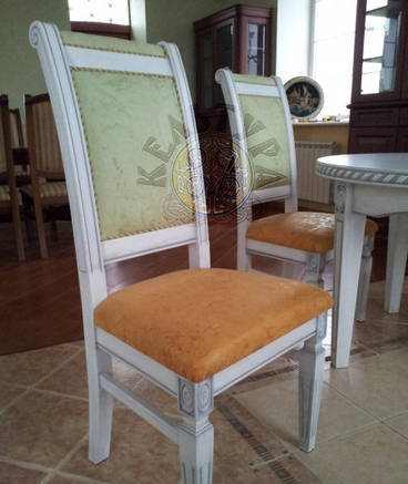 Фото Деревянные стулья из массива