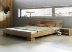 фото Двухспальная кровать из массива сосны