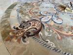 фото мозаика на полу из мрамора травертина оникса гранита