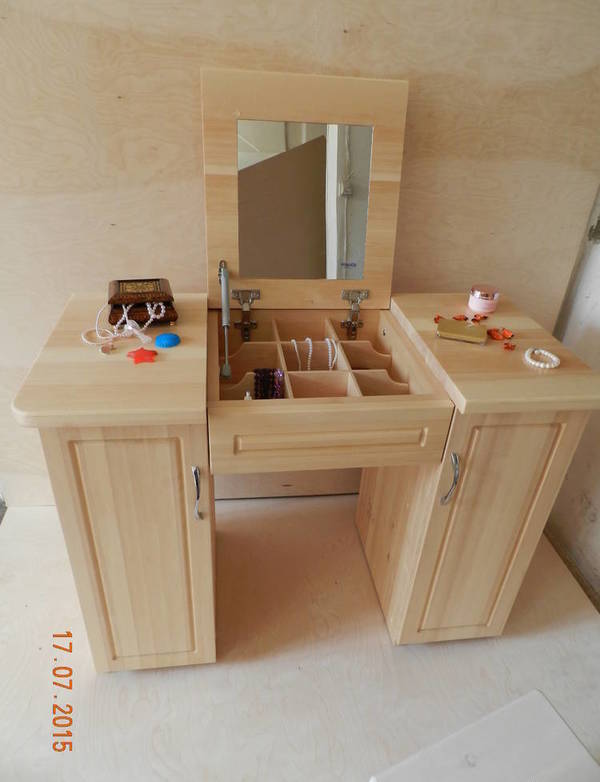 Фото Туалетный стол для маленькой красавицы