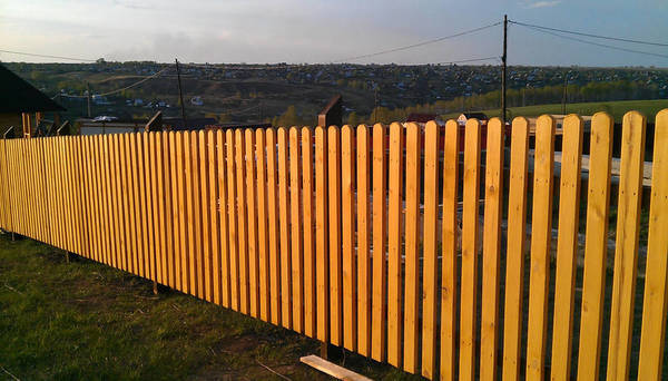 Фото Деревянный забор для дачи