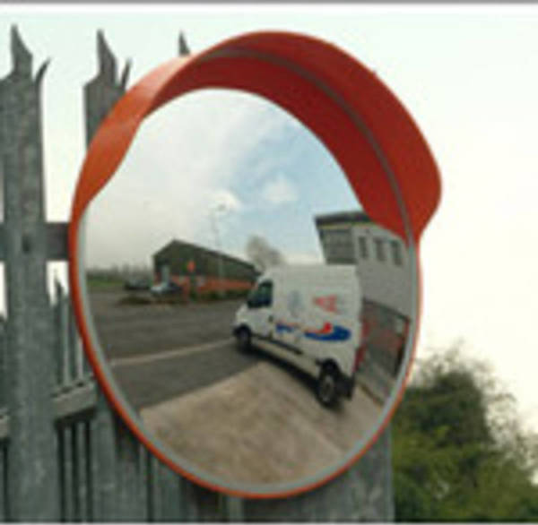 Фото Зеркало дорожное круглое с защитным козырьком