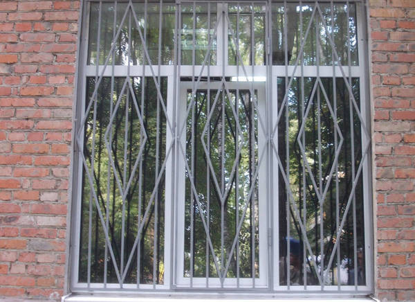 Фото Решетки на окна и двери