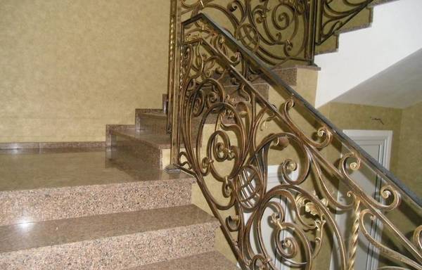 Фото Лестница из гранита,монтаж лестницы из гранита желтый гранит