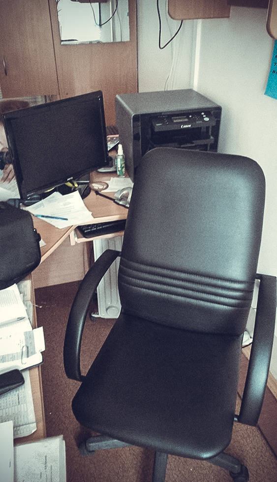 Фото Офисное кресло Менеджер-1 черная экокожа N48 ч/м