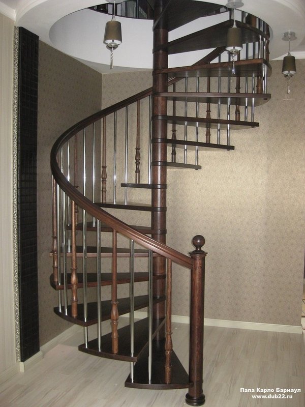 Фото Винтовые лестницы из массива на заказ