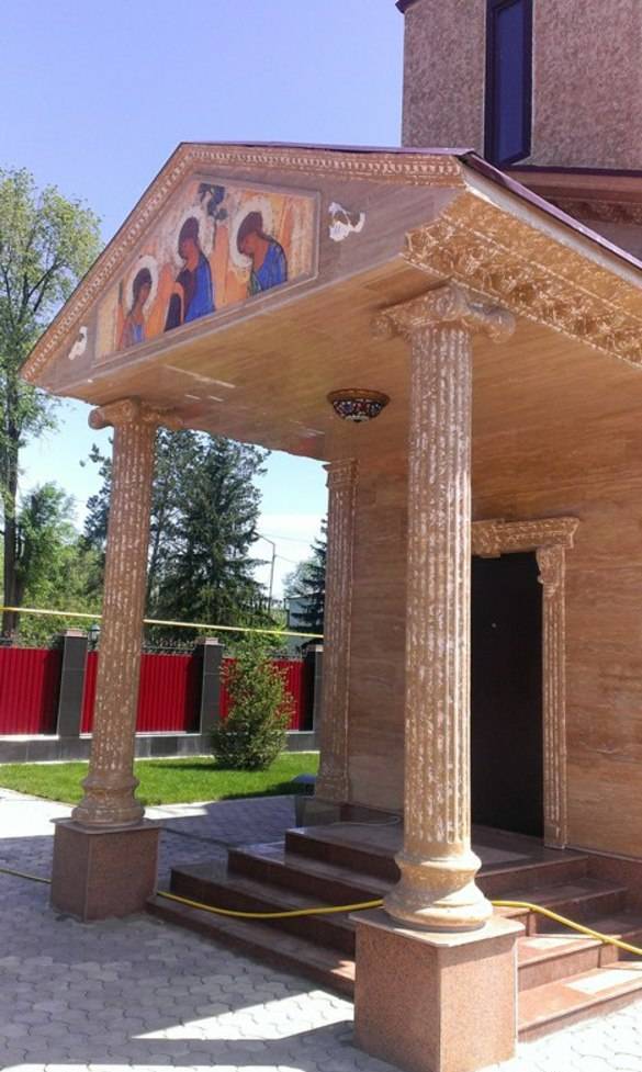 Фото Фрески ОРТО украсили интерьер и фасад храма в честь Пресвято