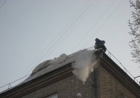 Фото Уборка снега с крыш Красноярск