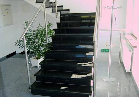 Фото Отделка лестницы гранитом зеленый гранит в Краснодаре