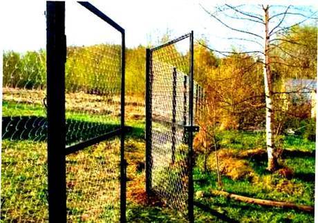 Фото Ворота для сада с сеткой рабицей.