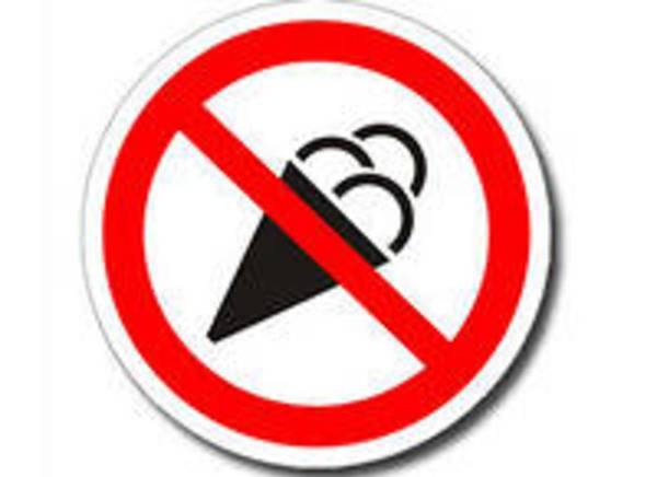 Фото Запрещающая табличка "Вход с мороженным запрещен"