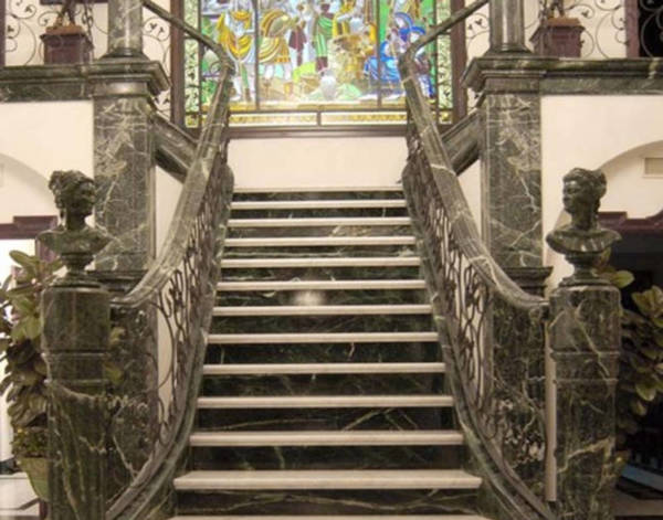 Фото Скидки! Лестница из натурального камня серый мрамор