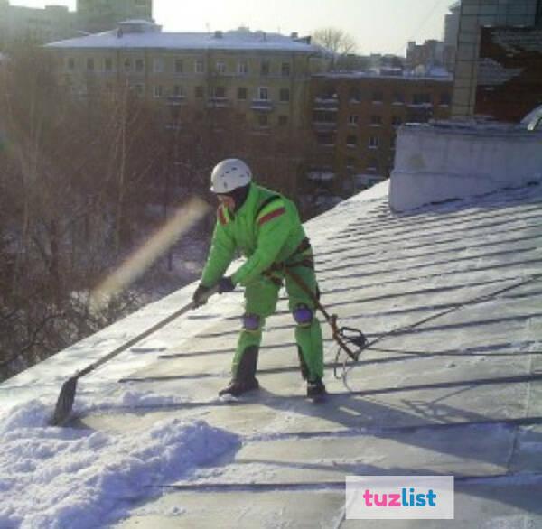 Фото Услуги по уборке снега с крыш, очистке кровли от снега, нале