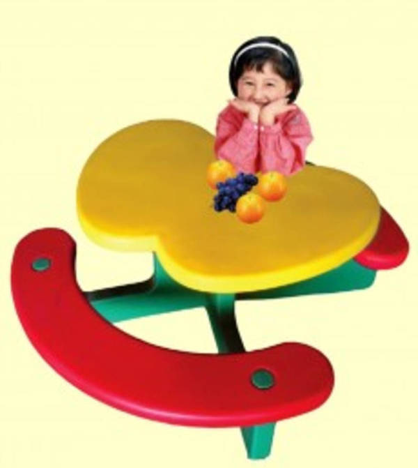 Фото Стол с лавочками «Яблочко» для маленьких детей