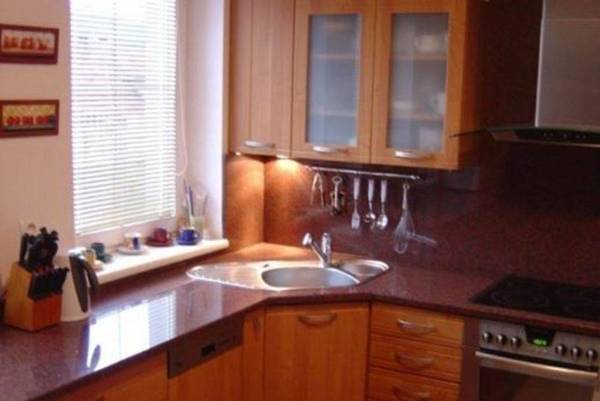 Фото Кухонная столешница красный гранит
