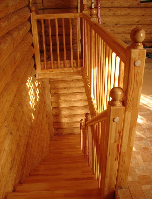 Фото Деревянные лестницы из массива под заказ