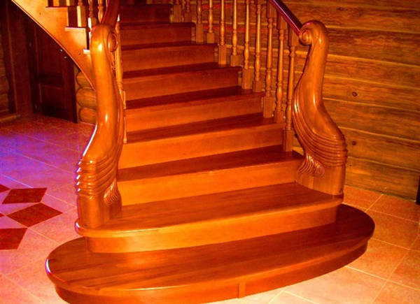 Фото Заказать деревянную лестницу