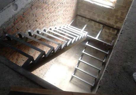 Фото Металлические каркасы. Лестницы из металла:прямые,поворотные