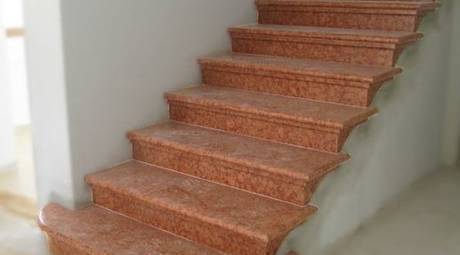 Фото Отделка лестницы мрамором красный мрамор