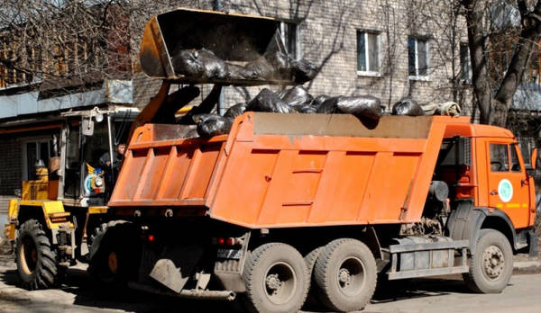 Фото Вывоз-уборка мусора самосвалом и погрузчиком