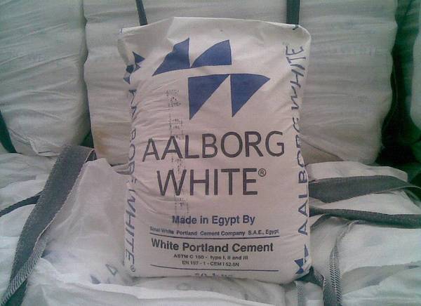 Фото Белый цемент Aalborg в слинг-бегах