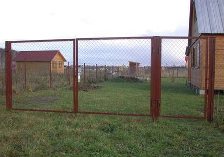 Фото Ворота и калитки с сеткой рабицей