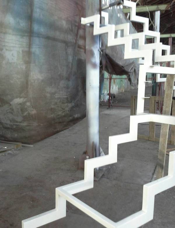 Фото Лестница с поворотными ступенями