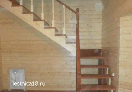 Фото Открытая деревянная лестница (без подступенков)