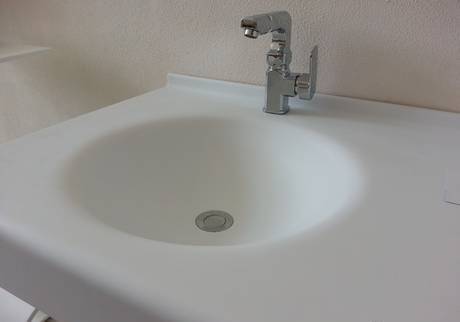 Фото Столешница в ванную комнату из искусственного камня