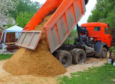 Фото Песок строительный | Доставка песка: Россыпью и В мешках