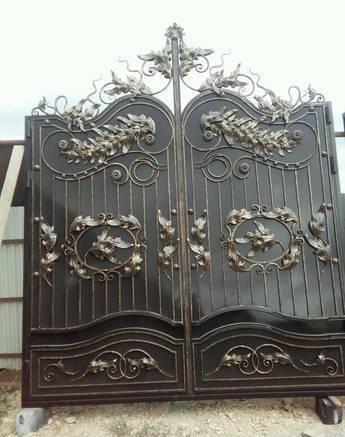 Фото Кованные ворота двери навесы купить в Москве