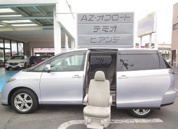 Фото Минивен Toyota Estima Hybrid для перевозки пассажира инвалид