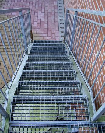 Фото Прямые лестничные ступени из стали, 800х240 мм