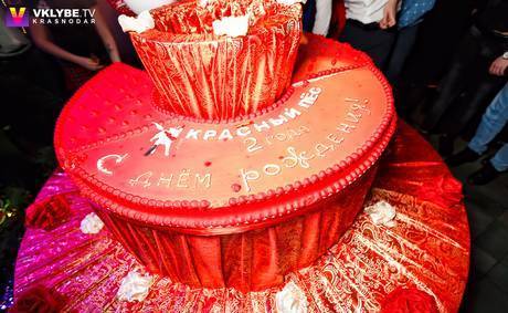 Фото Гигантский торт с сюрпризом в Краснодаре и крае