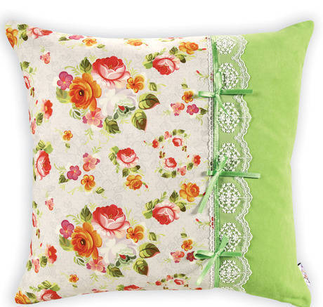 Фото Декоративная подушка с французским кружевом зеленая