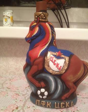 Фото Сувенирный керамический кувшин с футбольной символикой