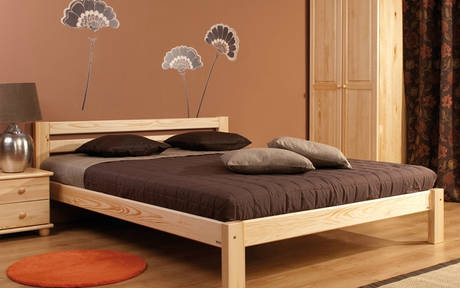Фото Двуспальные кровати из массива сосны купить в Москве
