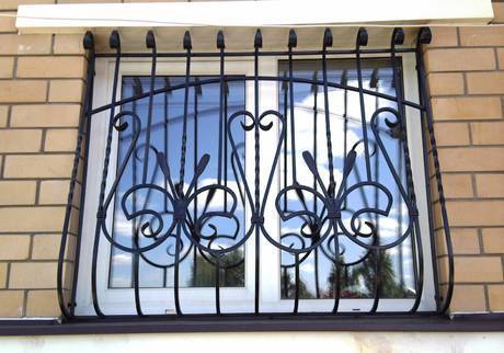 Фото Решетки на окна кованые и сварные