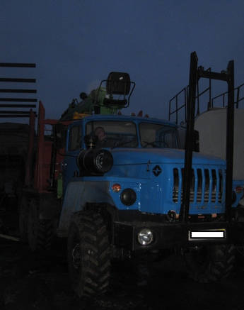 Фото Продам а/м Урал лесовозный тягач с гидроманип. Атлант-90