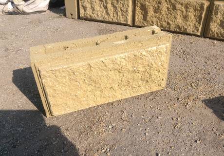 Фото Блоки бетонные фасадные, заборные (колотый с фаской)