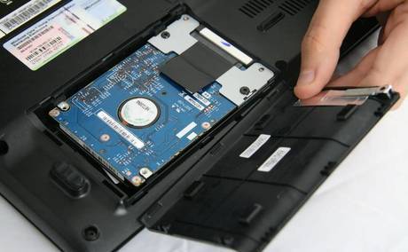 Фото Замена жесткого диска на ноутбуке в Краснодаре.
