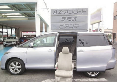 Фото Минивен Toyota Estima Hybrid для перевозки пассажира инвалид