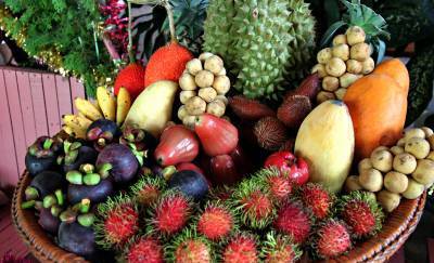 Фото Коробка с экзотическими фруктами