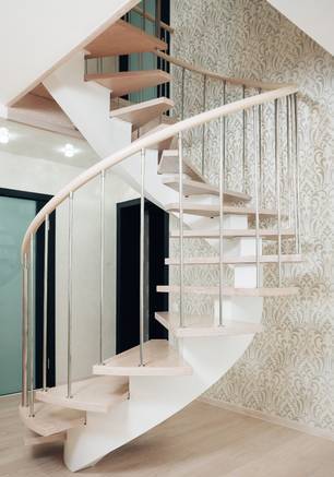 Фото Лестница эвольвентная на металлическом косоуре