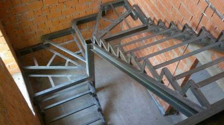 Фото Изготовление лестниц деревянных, металлических.