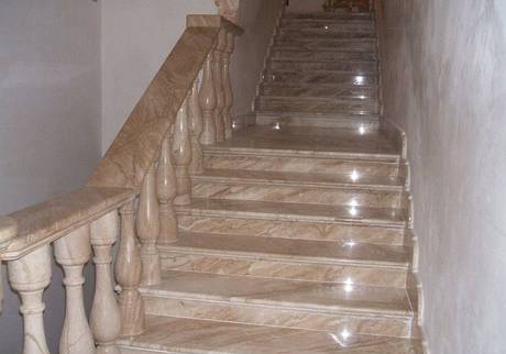 Фото Лестница из травертина фигурные ступени бежевый травертин