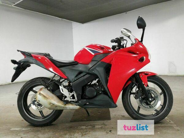 Фото Мотоцикл спортбайк Honda CBR150R рама CS150R модификация спортивный гв 2013 пробег 44 т.км красный